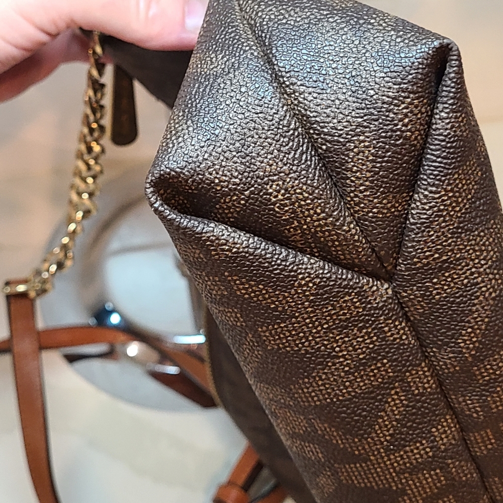 Michael Kors Trisha Brown Crossbody Bag 8" x11" x 3" GUC - Picture 13 of 13